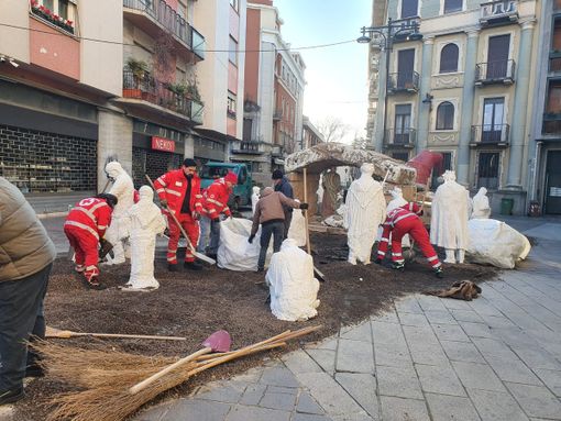 Busto, via il presepe. La prossima volta dove sarà? «Lascio decidere alla Croce rossa» Busto, via il presepe. La prossima volta dove sarà? «Lascio decidere alla Croce rossa»
