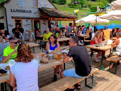 Agosto a Domobianca365: un mese di musica, sport e gastronomia