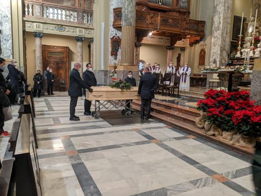 Saronno si ferma per l’addio ad Alessandro Bisi