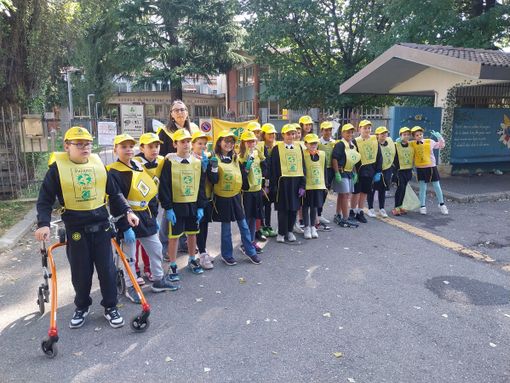 FOTO. Puliamo il mondo 2023: gli alunni di Vedano Olona in campo per l'ambiente