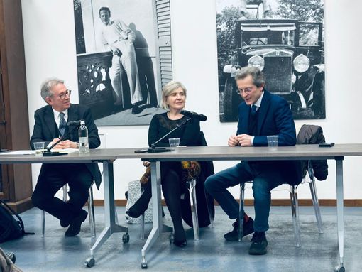 Marilena Lualdi, al centro, con Michele Tronconi e Giuseppe Battarino, autori prefazione e della postfazione di "L'ultimo dei fuasté"