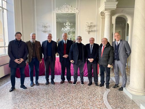 Presentato in Provincia il nuovo servizio di trasporto pubblico dedicato agli studenti della Valcuvia Presentato in Provincia il nuovo servizio di trasporto pubblico dedicato agli studenti della Valcuvia