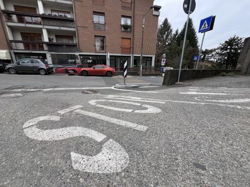 L'incrocio tra via Amendola e via Giordani è considerato particolarmente pericoloso