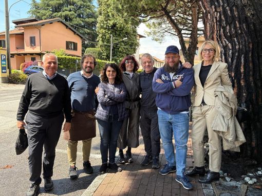 Il gruppo di commercianti delle attività storiche di Besozzo