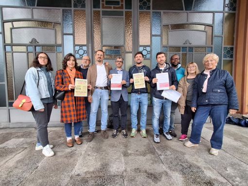 La conferenza stampa sugli imminenti volantinaggi, davanti al padiglione Boito