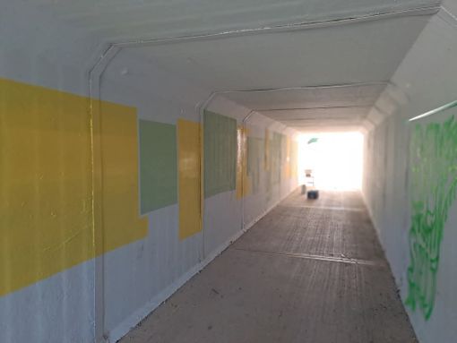 Le nuove pareti colorate del sottopasso di Besozzo