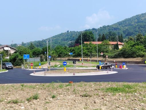 La nuova rotonda attiva a Cocquio Trevisago sulla statale 394