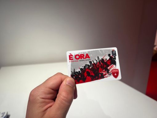 La nuova tessera della Campagna Abbonamenti 2025/2026 della Pallacanestro Varese