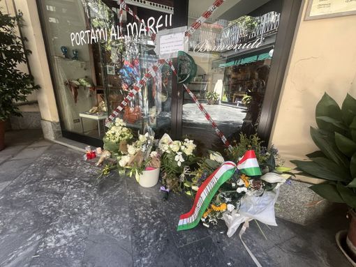 DELITTO DI BUSTO. Davide, i suoi sogni strappati nel cuore di Busto. L'omaggio silenzioso in un sabato dove tutto suona ancora così irreale