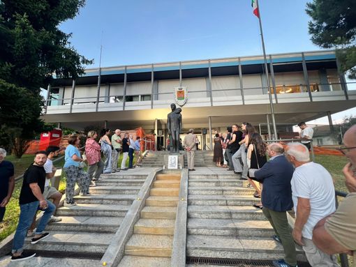 Cardano al Campo, in tantissimi per ricordare Laura Prati: «Il suo esempio cammina ancora con noi»