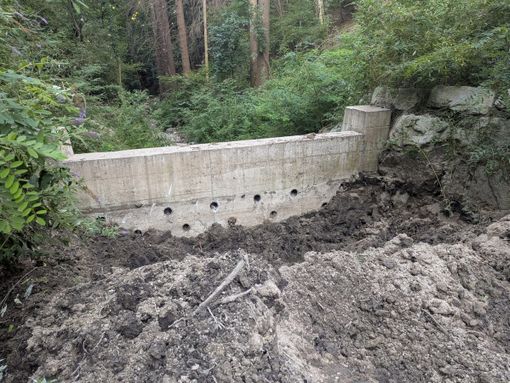 Lavori in corso a Luvinate per lo svuotamento delle vasche di laminazione