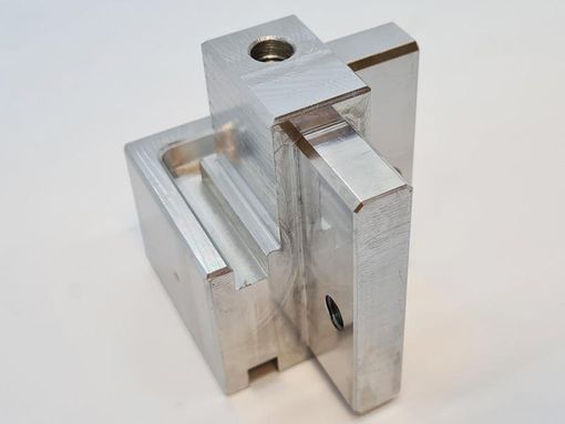 Che cos'è la fresatura dei metalli e come si utilizza nei diversi settori merceologici ed industriali Che cos'è la fresatura dei metalli e come si utilizza nei diversi settori merceologici ed industriali