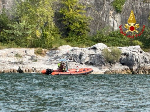 Giovane inabissatosi nel lago Maggiore, a Caldè un'altra giornata di ricerche senza esito Giovane inabissatosi nel lago Maggiore, a Caldè un'altra giornata di ricerche senza esito
