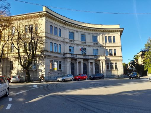 La sede del Ponti in piazza Giovine Italia La sede del Ponti in piazza Giovine Italia
