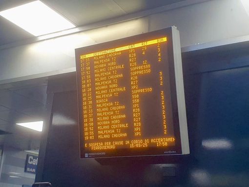 Il cemento finisce sui binari: stop alla circolazione tra Castellanza e Rescaldina