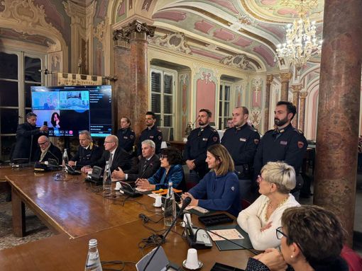 Il "grazie" del consiglio comunale e di Varese agli agenti della polizia di Stato