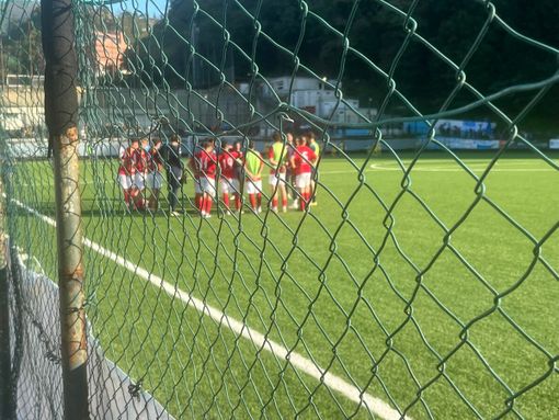 Varese in cerchio dopo la figuraccia contro il Ligorna Varese in cerchio dopo la figuraccia contro il Ligorna