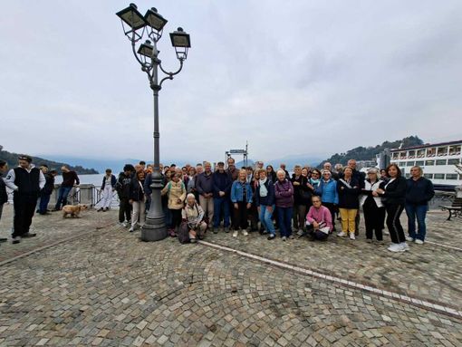 Una delle precedente uscite di "Due passi in compagnia" a Laveno