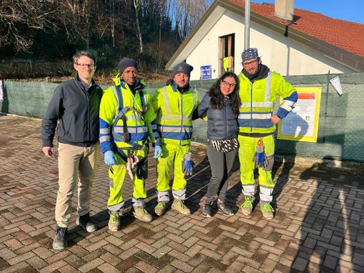 La squadra di Alfa al lavoro in via Pascoli a Varese guidata da Giovanna Ruggiero e Edoardo Ghizzoni La squadra di Alfa al lavoro in via Pascoli a Varese guidata da Giovanna Ruggiero e Edoardo Ghizzoni
