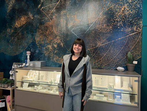 Alice Castiglioni nel suo negozio di Sesto Calende