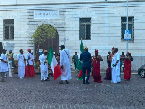 LA FOTO. Che spettacolo Busto, quando le culture si abbracciano