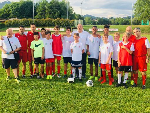 Con i bimbi dell'Accademia Varese il biancorosso torna finalmente in campo