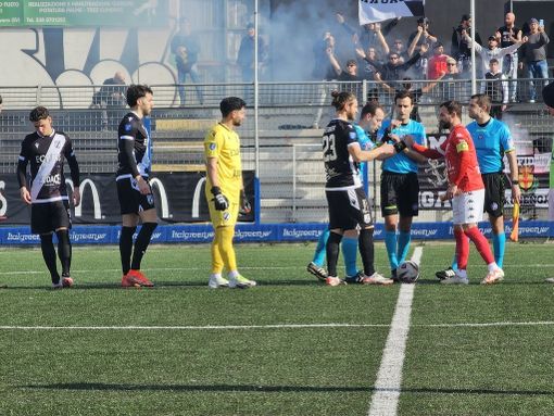 I tifosi del Varese presenti ad Albenga I tifosi del Varese presenti ad Albenga