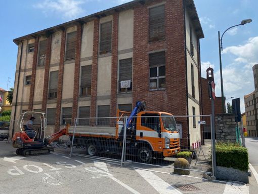 Il Comune di Angera mette in sicurezza e rilancia piazza Garibaldi Il Comune di Angera mette in sicurezza e rilancia piazza Garibaldi