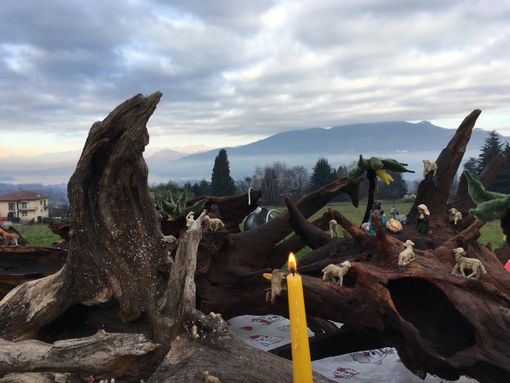 La piazza Belvedere di Azzate si prepara al Natale con il tradizionale mercatino