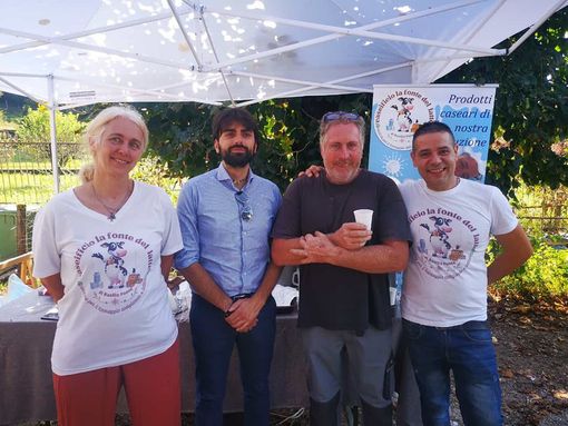 L'inaugurazione del nuovo caseificio di Besano "La fonte del latte" (foto da Facebook) L'inaugurazione del nuovo caseificio di Besano "La fonte del latte" (foto da Facebook)