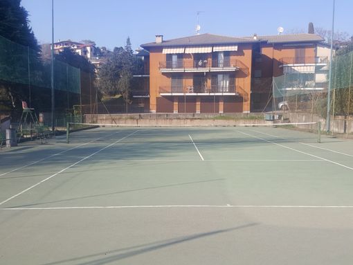 Il Comune di Besozzo "si dà al tennis" e ristruttura il campo al "Paradiso" Il Comune di Besozzo "si dà al tennis" e ristruttura il campo al "Paradiso"