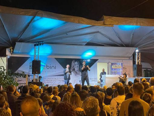 Notte Bianca di Besozzo. Gli organizzatori tirano le somme: «Un successo di pubblico e dei commercianti che si sono messi in gioco per il territorio» Notte Bianca di Besozzo. Gli organizzatori tirano le somme: «Un successo di pubblico e dei commercianti che si sono messi in gioco per il territorio»