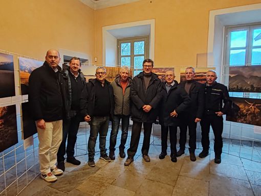Anche il ministro Giorgetti a Villa Borghi a Biandronno in visita alla mostra fotografica di Armando Bottelli