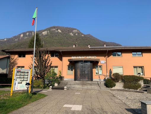 Due vittime del Coronavirus a Bisuschio: una donna di 54 anni e un uomo di 87 Due vittime del Coronavirus a Bisuschio: una donna di 54 anni e un uomo di 87