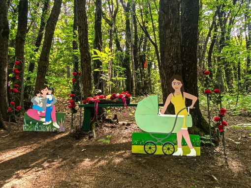 L'allestimento artistico al Laghetasc di Brebbia per la Festa della Mamma