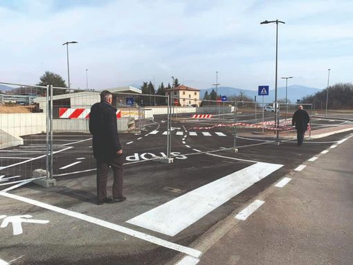 Foto d'archivio del parcheggio della stazione di Gaggiolo Foto d'archivio del parcheggio della stazione di Gaggiolo
