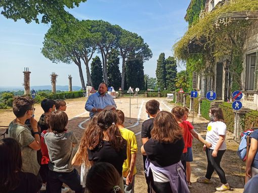 FOTO. Casciago, gli alunni della scuola Sant'Agostino imparano sul campo l'educazione stradale