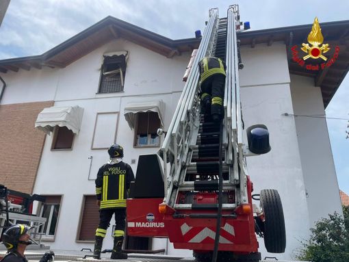 In fiamme una mansarda a Castiglione Olona, nessun ferito ma abitazione inagibile In fiamme una mansarda a Castiglione Olona, nessun ferito ma abitazione inagibile