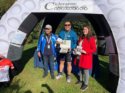 Il sindaco Rossella Magnani alla premiazione della gara ciclistica Il sindaco Rossella Magnani alla premiazione della gara ciclistica