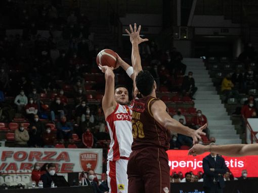 «Se ti alleni così puoi anche andartene…». E a Varese non esiste più il quintetto base «Se ti alleni così puoi anche andartene…». E a Varese non esiste più il quintetto base