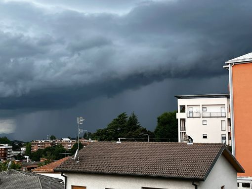 La cella temporalesca di questa mattina vista da Varese