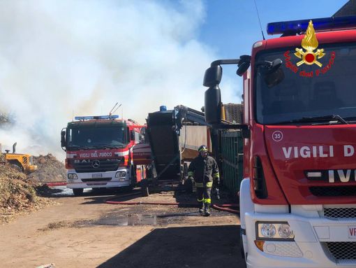 Pomeriggio di fuoco a Tradate: compostaggio in fiamme