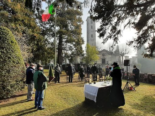 La cerimonia di questa mattina a Gemonio in una foto dalla pagina Facebook del locale Gruppo Alpini La cerimonia di questa mattina a Gemonio in una foto dalla pagina Facebook del locale Gruppo Alpini