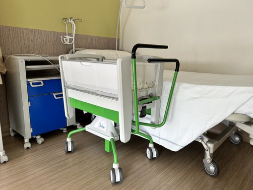 FOTO. Donate otto culle alla Pediatria di Busto FOTO. Donate otto culle alla Pediatria di Busto