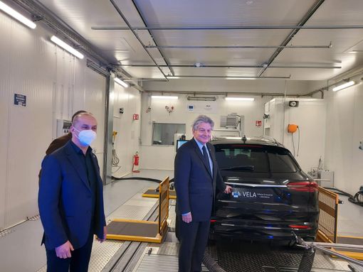 VIDEO E FOTO. Al Jrc di Ispra il laboratorio che testa le auto del futuro, che non inquinano VIDEO E FOTO. Al Jrc di Ispra il laboratorio che testa le auto del futuro, che non inquinano