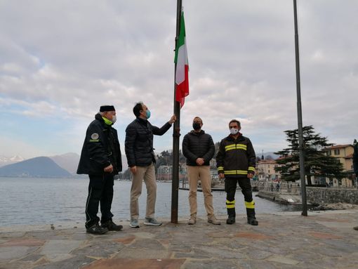 Laveno Mombello, tornano a sventolare le bandiere del porto