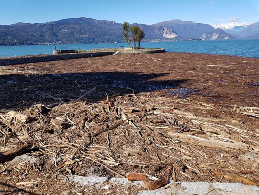 Il lungolago di Cerro dopo il maltempo delle scorse settimane