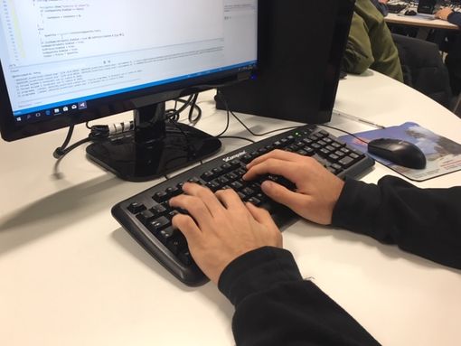 Il Coronavirus non ferma le scuole Acof: proseguono le lezioni online con una particolare attenzione per chi è in difficoltà