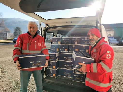 La generosità di due imprenditori anonimi: donati 300 "pacchi conforto" alla Croce Rossa di Luino La generosità di due imprenditori anonimi: donati 300 "pacchi conforto" alla Croce Rossa di Luino