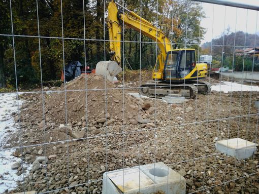 In corso a Luvinate i lavori del nuovo parcheggio di via Rancio In corso a Luvinate i lavori del nuovo parcheggio di via Rancio